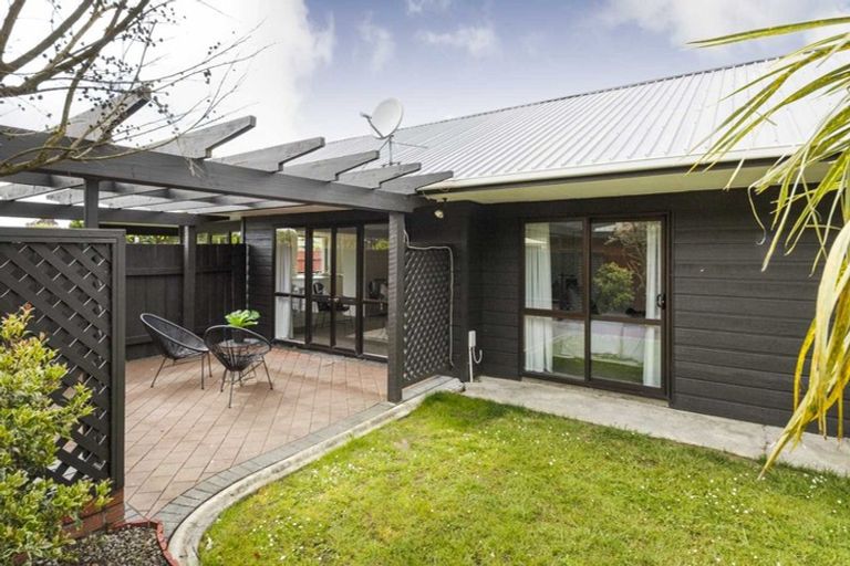 Photo of property in 20 Colonial Place, Kelvin Grove, Palmerston North, 4414