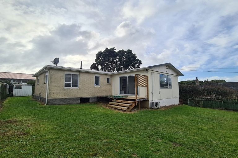 Photo of property in 94 Omata Road, Marfell, New Plymouth, 4310