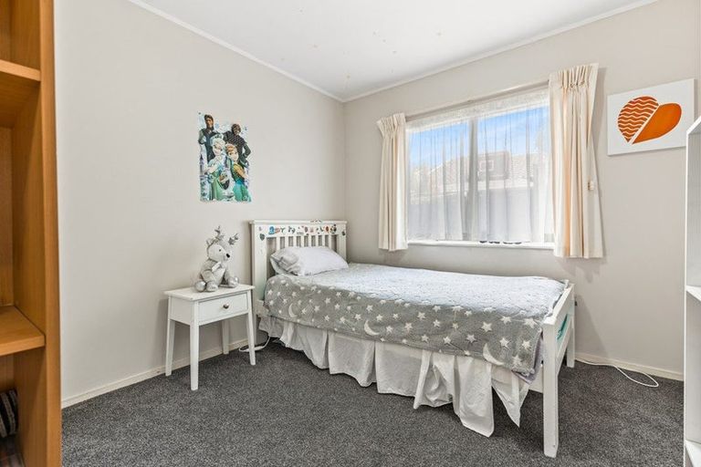 Photo of property in 24 Millstream Drive, Henderson, Auckland, 0610