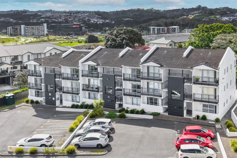 Photo of property in 14a/71 Spencer Road, Oteha, Auckland, 0632