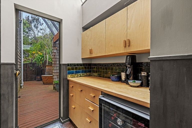 Photo of property in 198a Mount Pleasant Road, Mount Pleasant, Christchurch, 8081