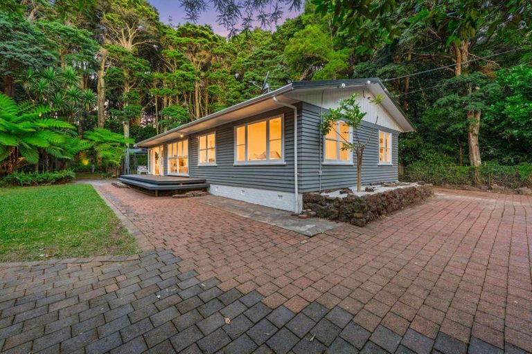 Photo of property in 11 Scenic Drive, Hillpark, Auckland, 2102