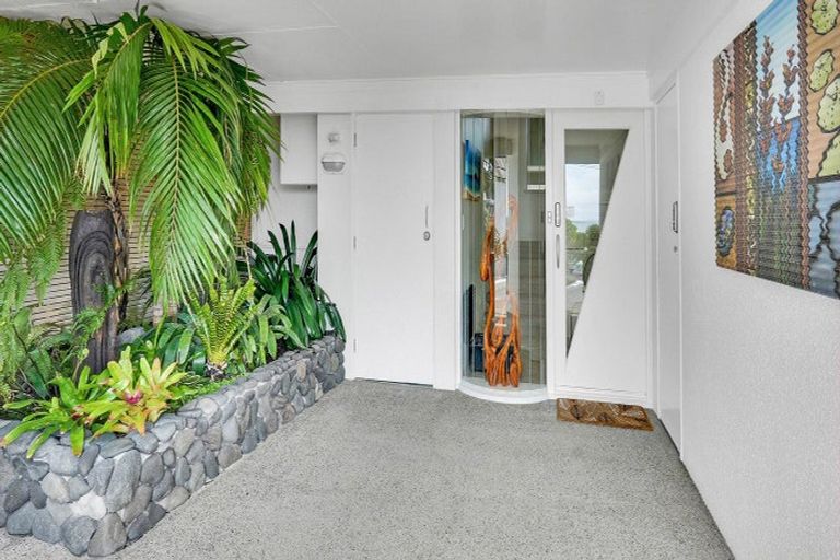Photo of property in 10 Takutai Avenue, Bucklands Beach, Auckland, 2012
