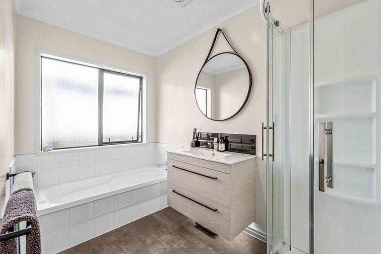 Photo of property in 11 Saint Clements Grove, Bethlehem, Tauranga, 3110