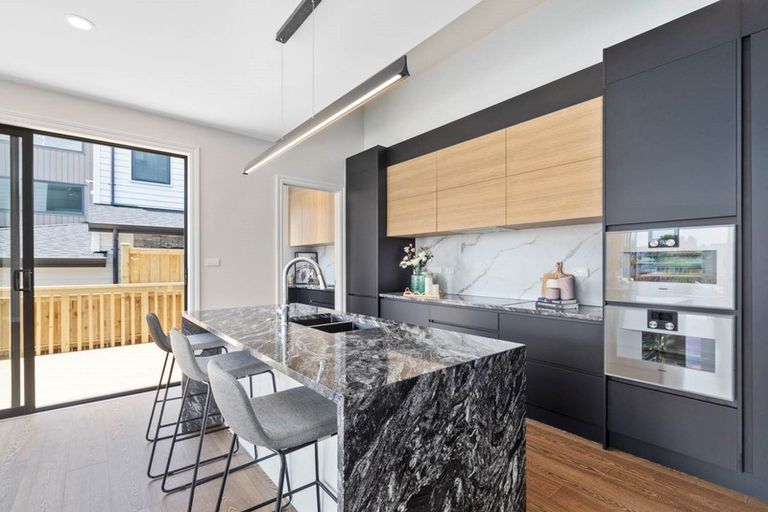 Photo of property in 3 May Potter Close, Oteha, Auckland, 0632