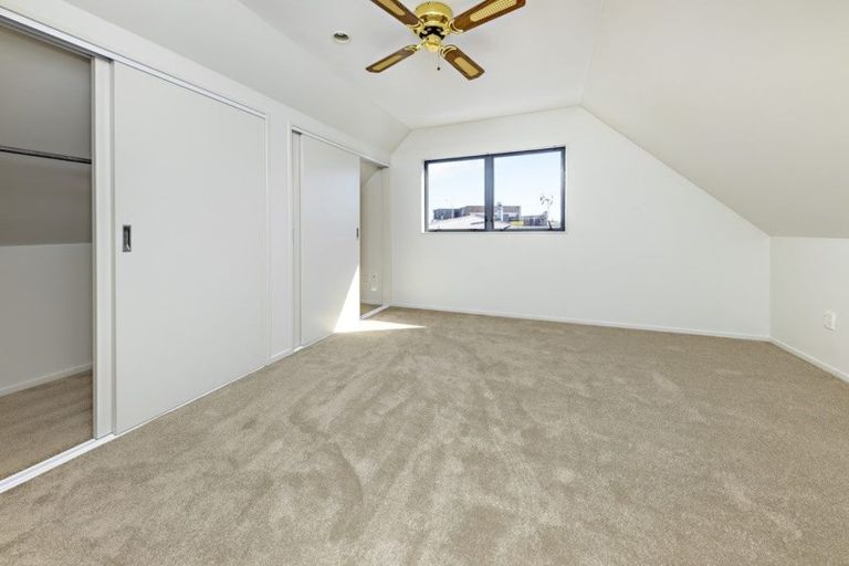 Photo of property in 2 Braeburn Place, Takanini, 2112