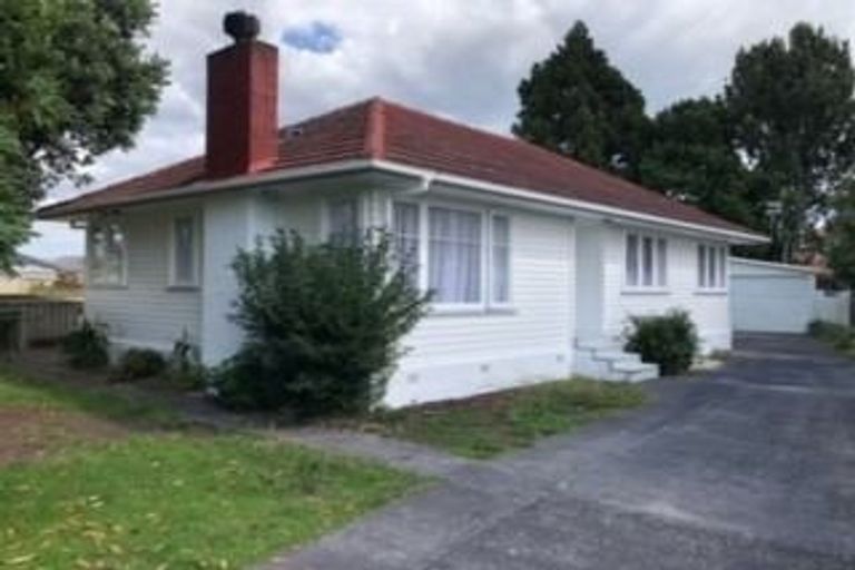 Photo of property in 51 Beach Road, Te Atatu Peninsula, Auckland, 0610