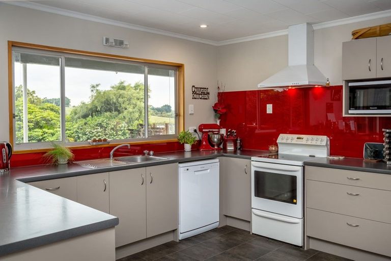 Photo of property in 22 Tiratu Road, Dannevirke, 4976