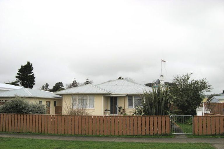 Photo of property in 633 Queen Street East, Levin, 5510