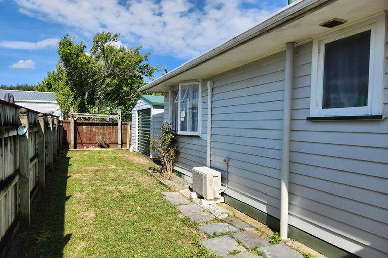 Photo of property in 40 Oregon Drive, Maoribank, Upper Hutt, 5018