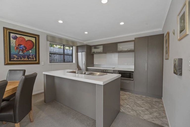 Photo of property in 9a Wilton Street, Westown, New Plymouth, 4310