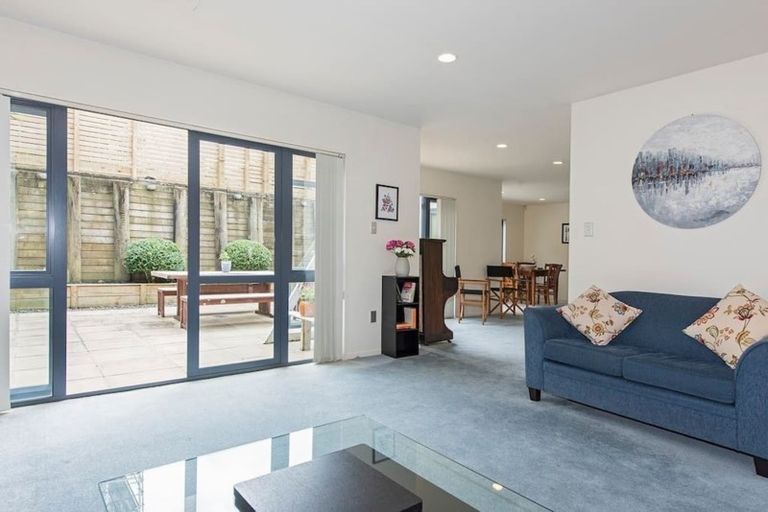 Photo of property in 114 Astley Avenue, New Lynn, Auckland, 0600