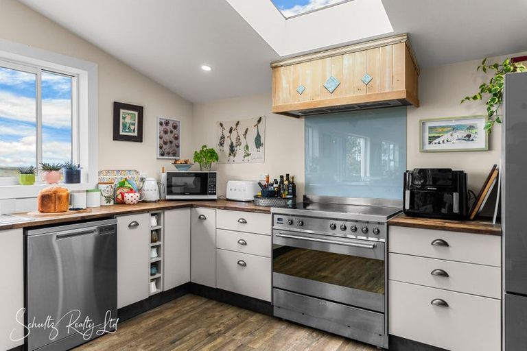 Photo of property in 17 Oparakau Road, Matakohe, 0594