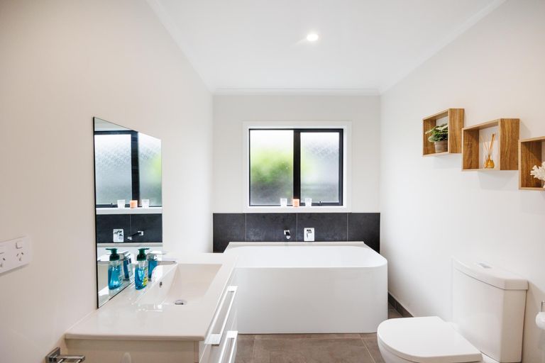 Photo of property in 24b Roberts Line, Kelvin Grove, Palmerston North, 4414