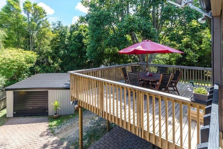 Photo of property in 14 Palmetto Place, Goodwood Heights, Auckland, 2105