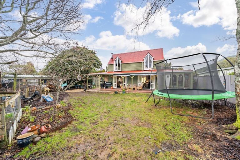 Photo of property in 64 Larchmont Grove, Totara Park, Upper Hutt, 5018