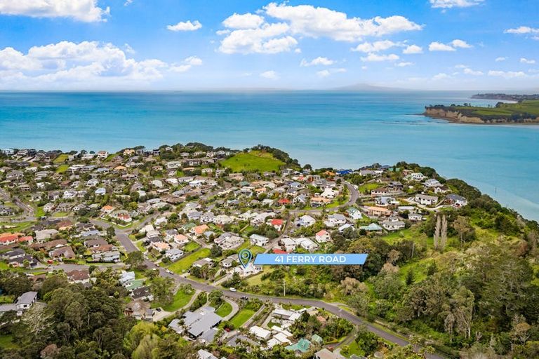 Photo of property in 41 Ferry Road, Arkles Bay, Whangaparaoa, 0932