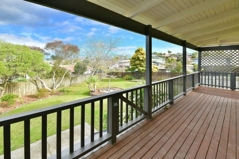 Photo of property in 16 Albatross Road, Red Beach, 0932