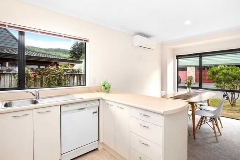 Photo of property in Redwood Village, 45/42 Main Road, Tawa, Wellington, 5028