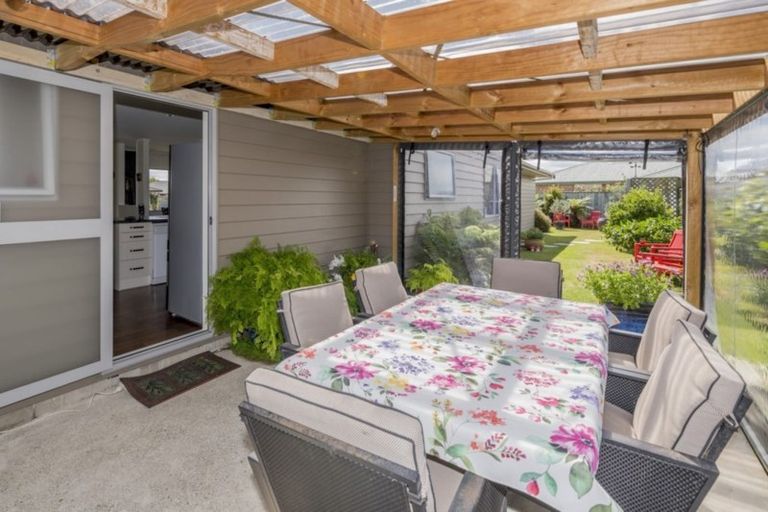 Photo of property in 16 Barry Curtis Place, Levin, 5510