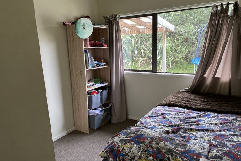 Photo of property in 17 Huruhuru Road, Massey, Auckland, 0614