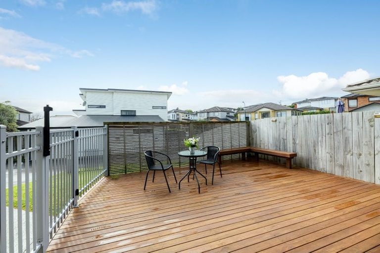 Photo of property in 12 Midhurst Avenue, Henderson, Auckland, 0612