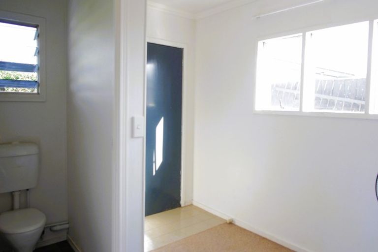 Photo of property in 77 Roberts Line, Kelvin Grove, Palmerston North, 4414