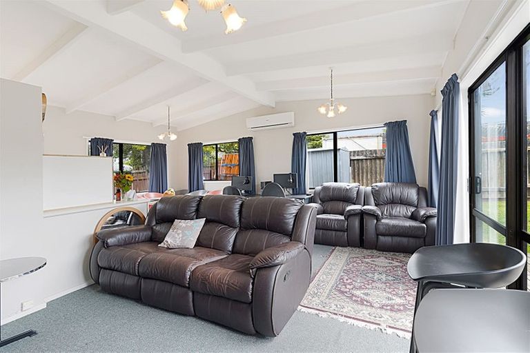 Photo of property in 19 Riserra Drive, Ranui, Auckland, 0612