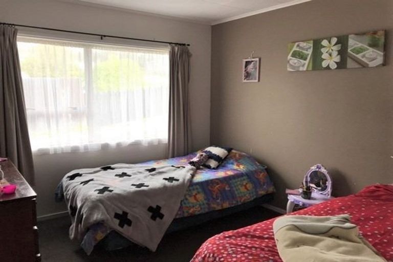 Photo of property in 43 Levant Street, Cannons Creek, Porirua, 5024