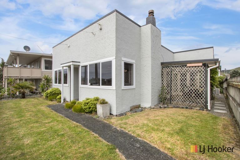 Photo of property in 10 Dillon Street, Waihi Beach, 3611