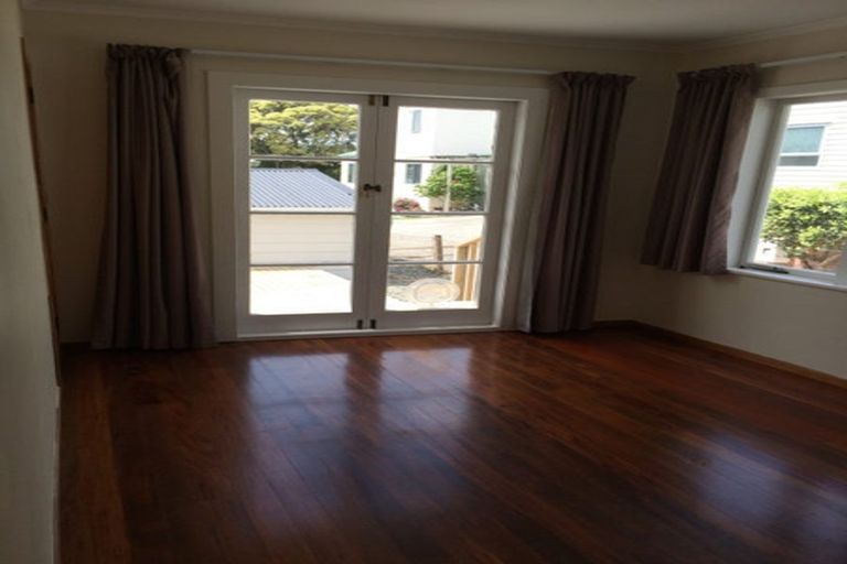 Photo of property in 1/13 Elliott Avenue, Bayview, Auckland, 0629