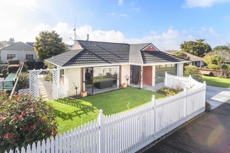 Photo of property in 12a Fraser Court, Roslyn, Palmerston North, 4414