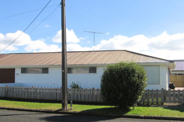 Photo of property in 1/1 Ross Crescent, Orewa, 0931