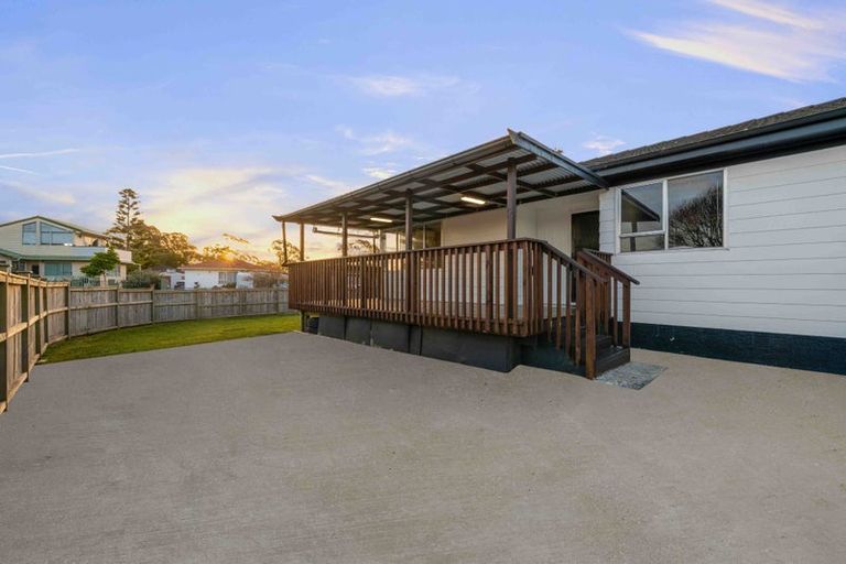 Photo of property in 16 Neems Place, Manurewa, Auckland, 2102
