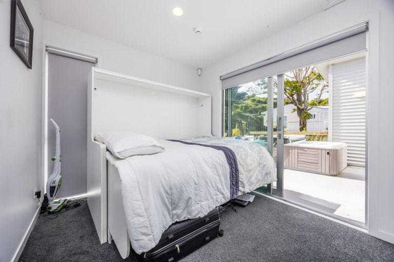 Photo of property in 18 Zita Avenue, Matakatia, Whangaparaoa, 0930