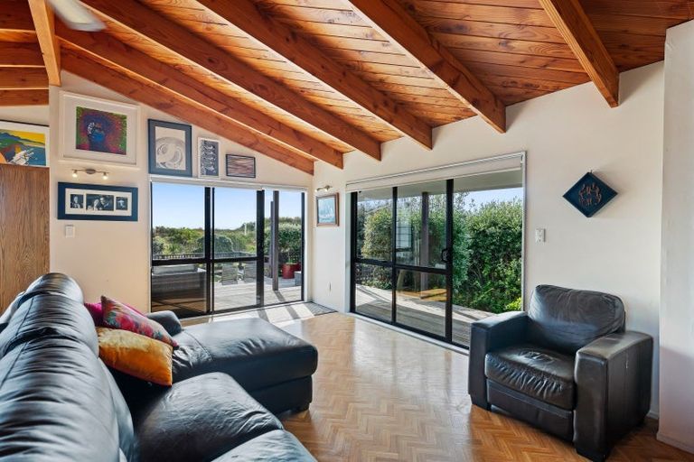 Photo of property in 9 Moana Street, Otaki Beach, Otaki, 5512