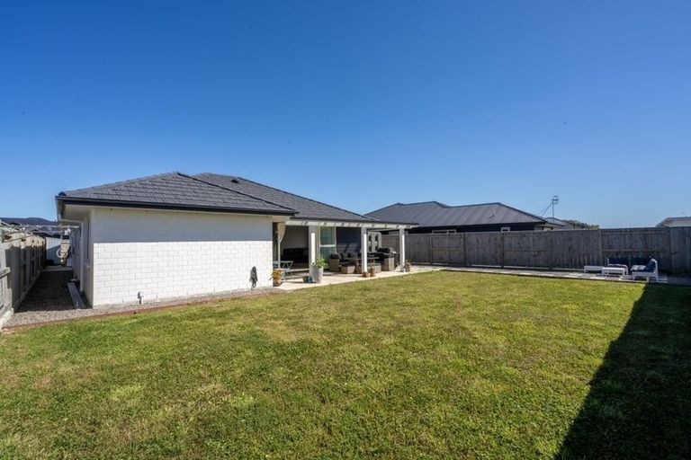 Photo of property in 96 Johnstone Drive, Fitzherbert, Palmerston North, 4410