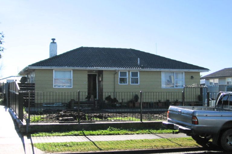 Photo of property in 25 Curling Crescent, Onekawa, Napier, 4110