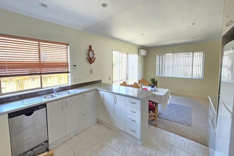 Photo of property in 12 Glanmire Place, Flat Bush, Auckland, 2016