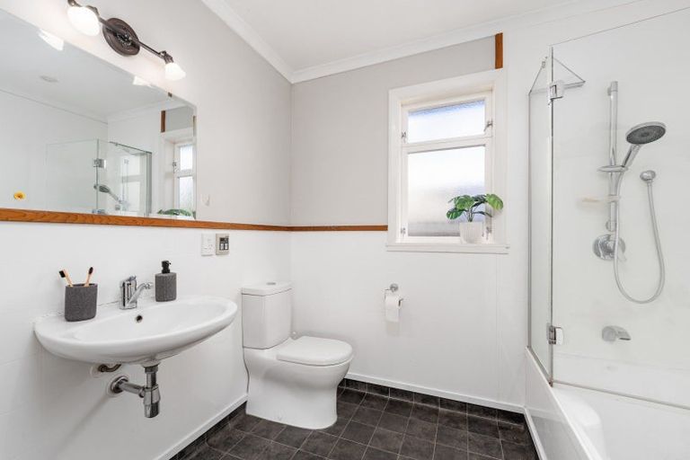 Photo of property in 4 Marsden Place, Awapuni, Palmerston North, 4412