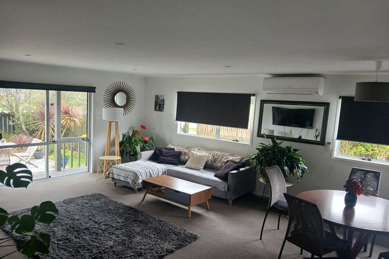 Photo of property in 3 Buisson Glade, West Harbour, Auckland, 0618