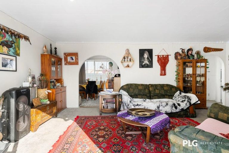 Photo of property in 2 Awakino Place, Manurewa, Auckland, 2102