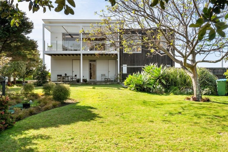 Photo of property in 21 Le Quesne Road, Bay View, Napier, 4104