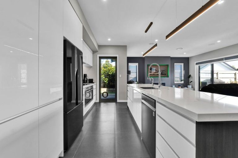 Photo of property in 17 Honeyfield Drive, Whalers Gate, New Plymouth, 4310