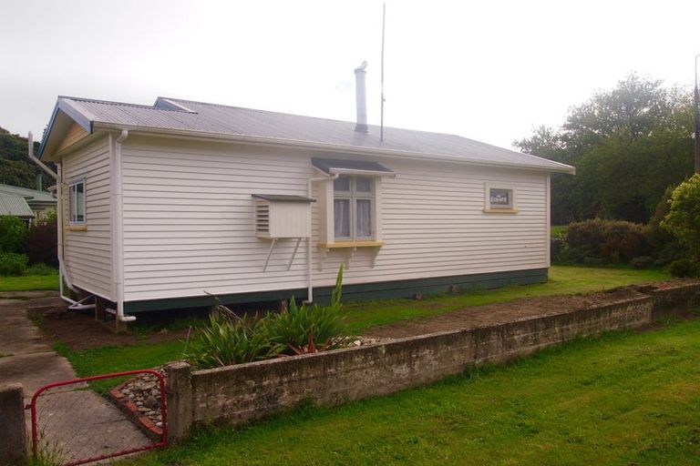 Photo of property in 4 Sinnamon Street, Reefton, 7830