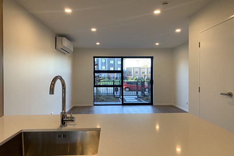 Photo of property in 37 Jabuka Street, Glen Eden, Auckland, 0602