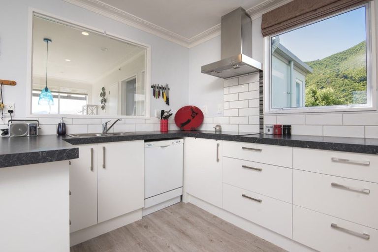 Photo of property in 1 Matai Place, Waikawa, Picton, 7220