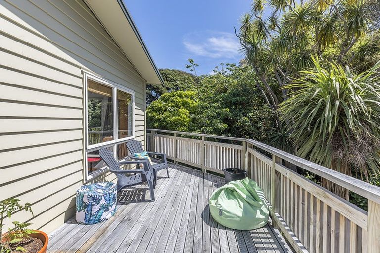 Photo of property in 2 Corlett Road, Plimmerton, Porirua, 5026