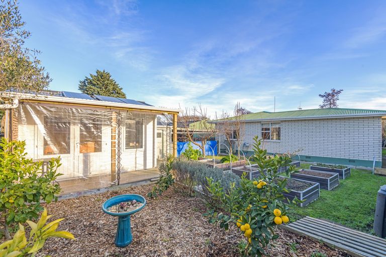 Photo of property in 15 Acacia Street, Kelvin Grove, Palmerston North, 4414