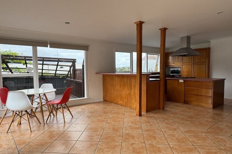 Photo of property in 16 Cheval Drive, Totara Vale, Auckland, 0629